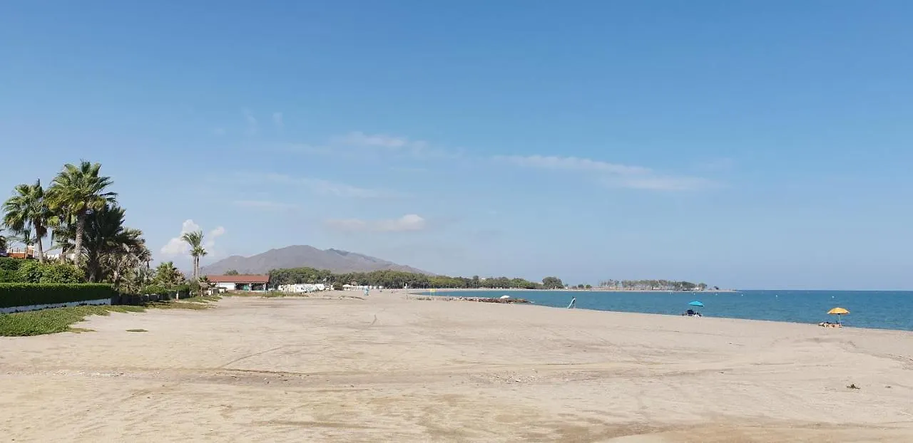 Paraiso de Vera Playa: Beachfront Apartments with Pool Views