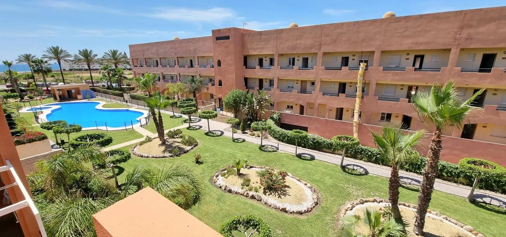 Paraiso de Vera Playa: Beachfront Apartments with Pool Views