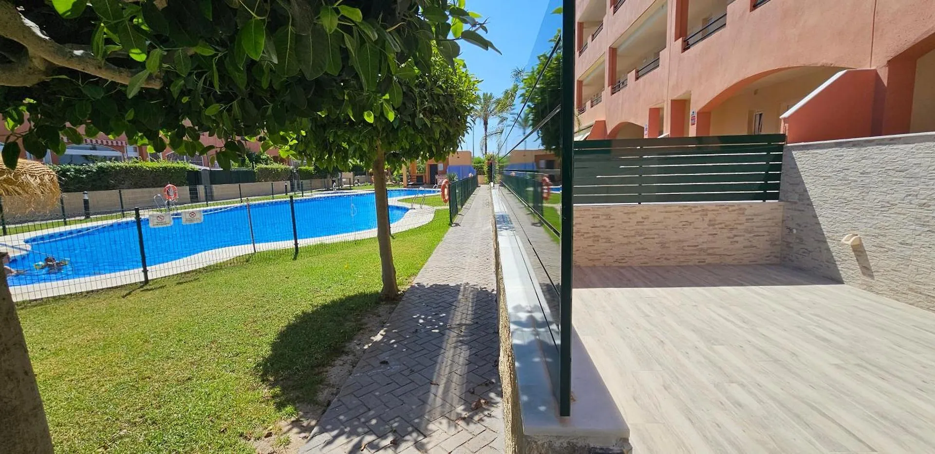 Homes Of Spain, Apartamentos Paraiso De Vera Playa, Ed Tahiti Bajo F A Pie De La Playa, Vistas Piscina Daire
