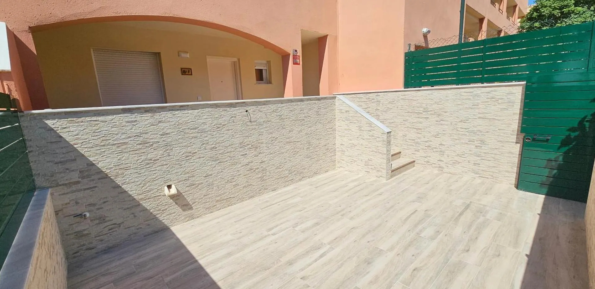 Homes Of Spain, Apartamentos Paraiso De Vera Playa, Ed Tahiti Bajo F A Pie De La Playa, Vistas Piscina 西班牙